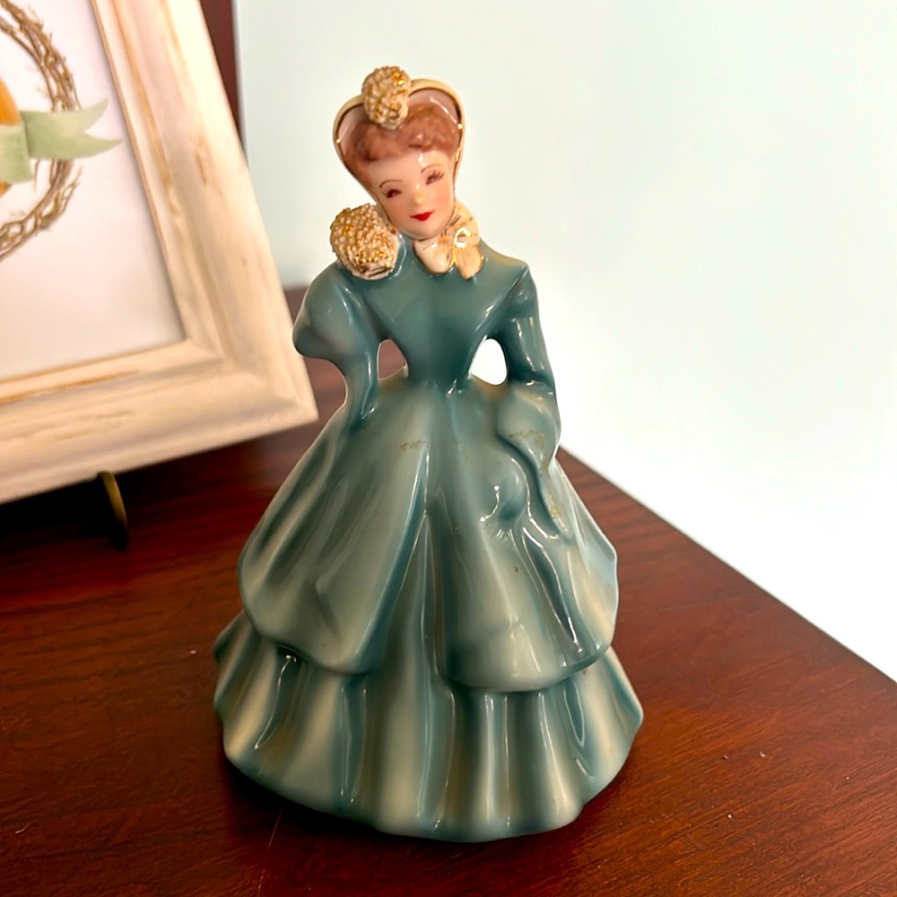 Florence Ceramics California lady in green